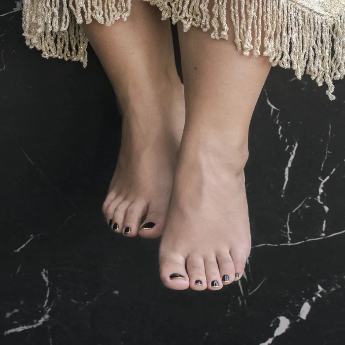 Smalto piedi 2023: i migliori consigli per una nail art perfetta